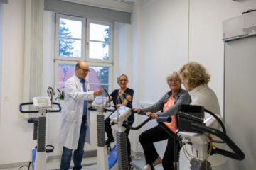 HFpEF patients engaging in endurance and strength training as part of a clinical trial on exercise therapy for heart failure.